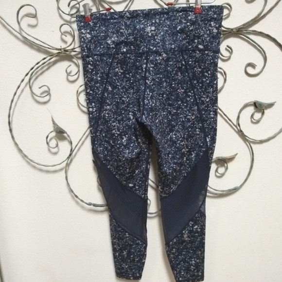 ATHLETA navy mosaic print mesh inset capri leggings, M - Picture 3 of 13